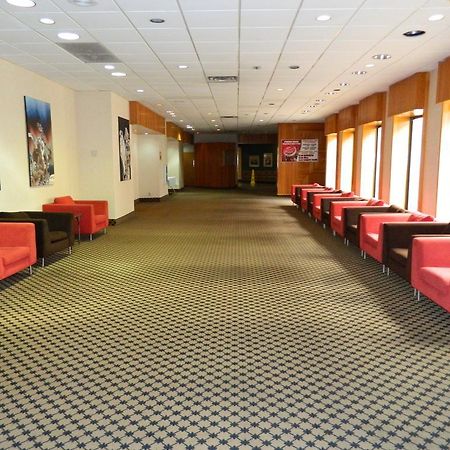 Howard Johnson Plaza Kansas City Hotel & Conference Center Exterior foto