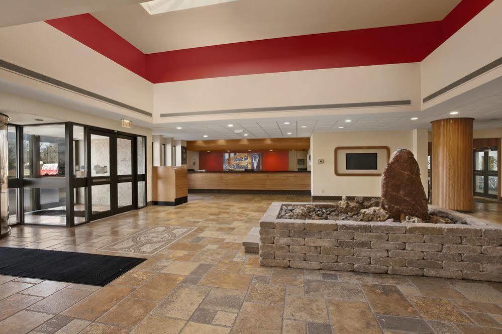Howard Johnson Plaza Kansas City Hotel & Conference Center Exterior foto