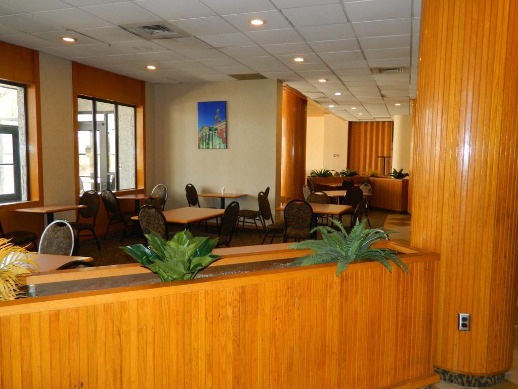 Howard Johnson Plaza Kansas City Hotel & Conference Center Exterior foto