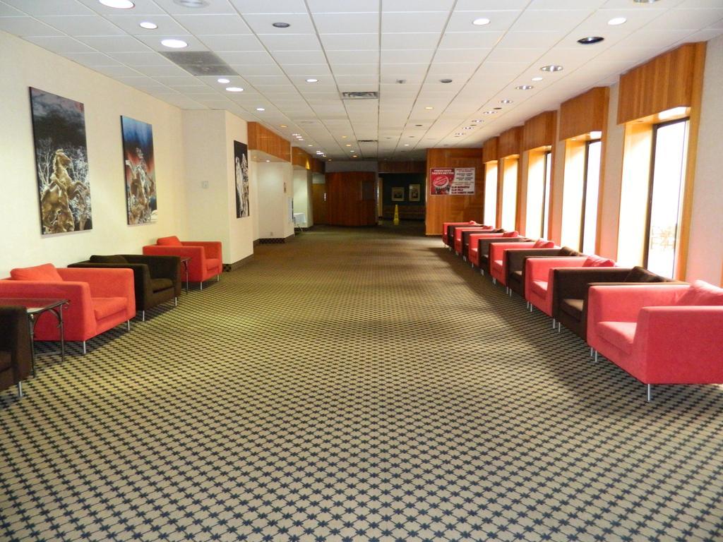 Howard Johnson Plaza Kansas City Hotel & Conference Center Exterior foto
