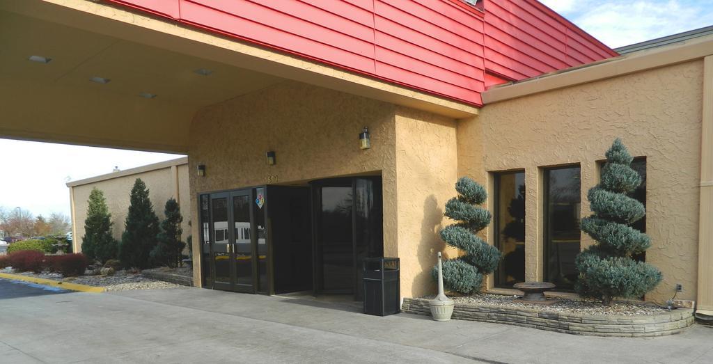 Howard Johnson Plaza Kansas City Hotel & Conference Center Exterior foto